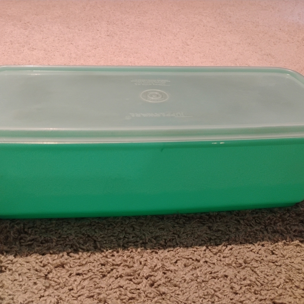 Vintage Tupperware Vegetable Or Bread Storage Box